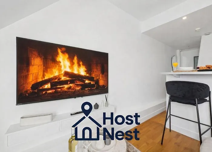 아파트 Charming Eiffel Tower View Nest In 8th 파리