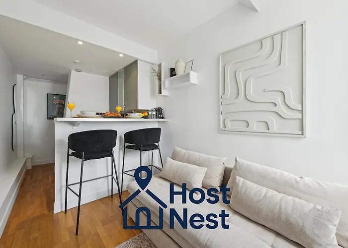 Charming Eiffel Tower View Nest In 8th * פריז