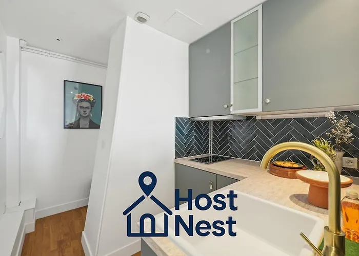 Charming Eiffel Tower View Nest In 8th *