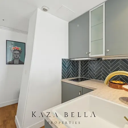 Charming Eiffel Tower View Nest In 8th Appartement *