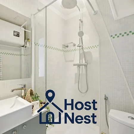 Charming Eiffel Tower View Nest In 8th アパート パリ